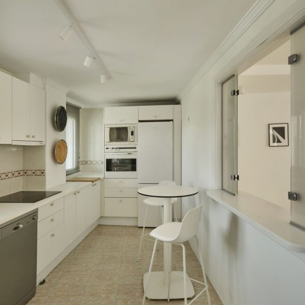 fantastic-frontline-beach-apartment-for-sale-in-dominion-beach