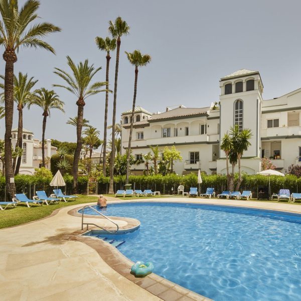 fantastic-frontline-beach-apartment-for-sale-in-dominion-beach