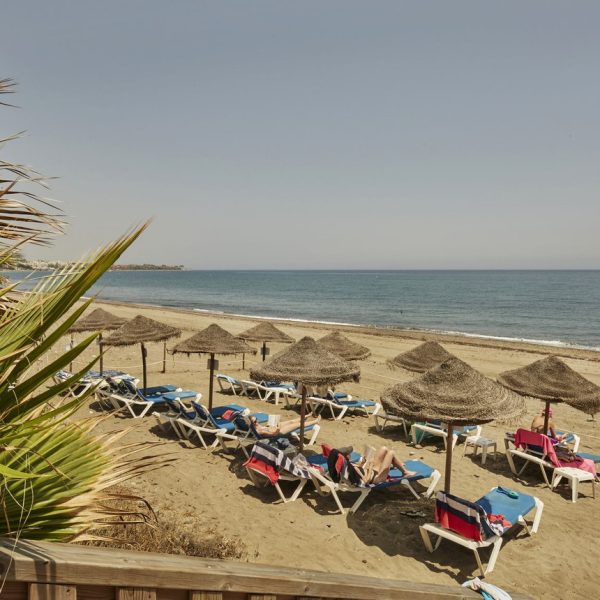 fantastic-frontline-beach-apartment-for-sale-in-dominion-beach