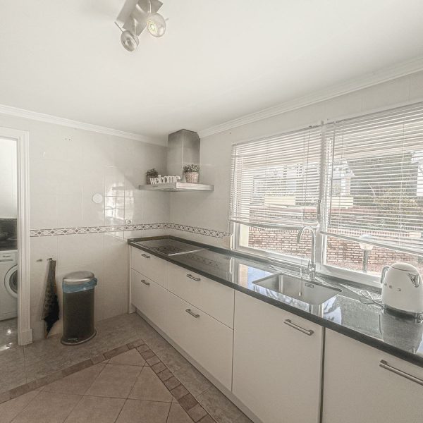 elegant-townhouse-with-5-bedrooms-for-sale-in-dominion-beach-estepona (10)