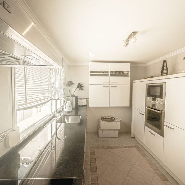 elegant-townhouse-with-5-bedrooms-for-sale-in-dominion-beach-estepona (11)