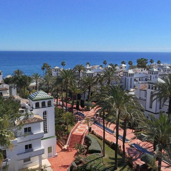 elegant-townhouse-with-5-bedrooms-for-sale-in-dominion-beach-estepona (15)