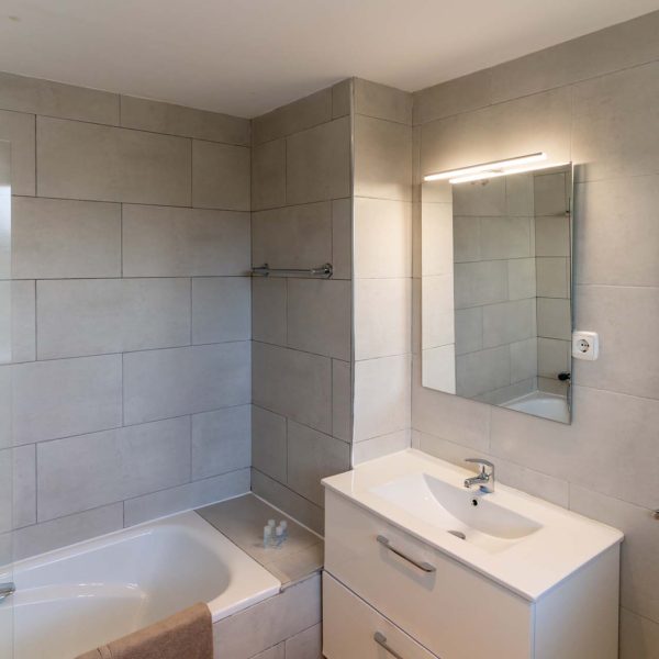 middle floor apartment for sale in dominion beach estepona 1
