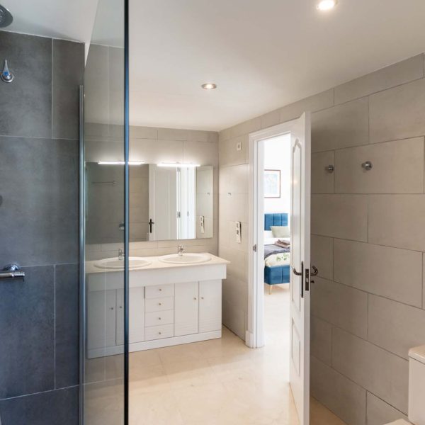 middle floor apartment for sale in dominion beach estepona 13