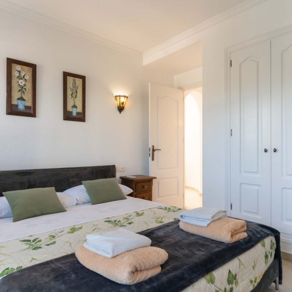middle floor apartment for sale in dominion beach estepona 2