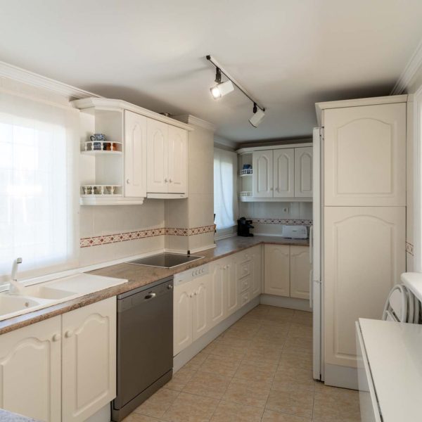 middle floor apartment for sale in dominion beach estepona 6